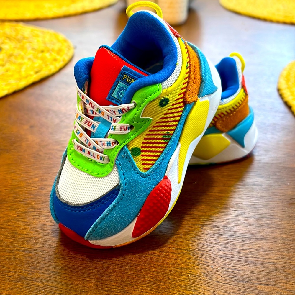 New kids/baby 4 cocomelon Puma shoes